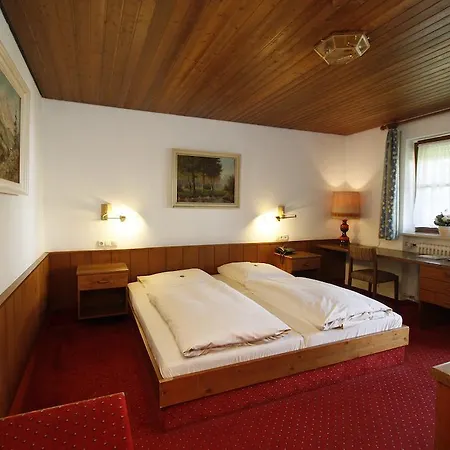 Hotell Neumayr 3*